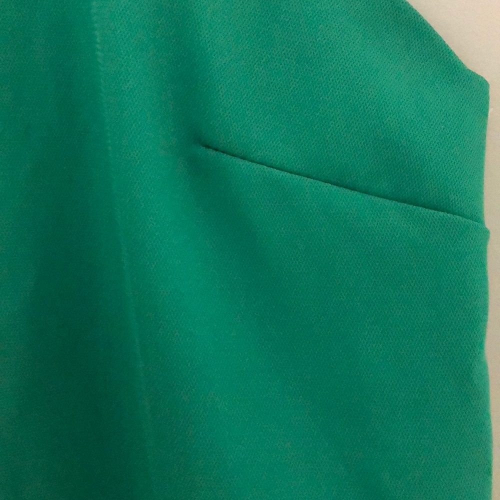 Green scalloped hem dress. Size small - Picture 4 of 6